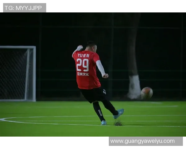 劣迹球星再度引发争议足球场内外行为引社会广泛关注 劣迹球星再度引发争议足球场内外行为引社会广泛关注