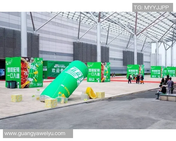 足球星雪碧引领年轻活力风潮展现运动激情与清爽能量 足球星雪碧引领年轻活力风潮展现运动激情与清爽能量