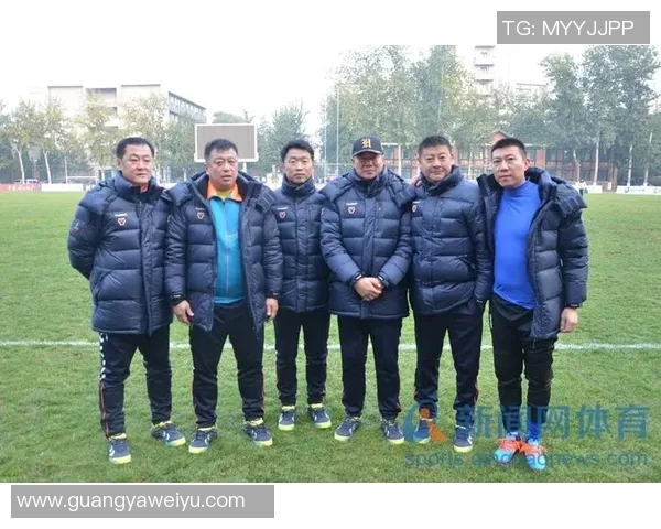 足球球星老年模样大揭秘 从青春风采到岁月痕迹的变化与感悟 足球球星老年模样大揭秘 从青春风采到岁月痕迹的变化与感悟